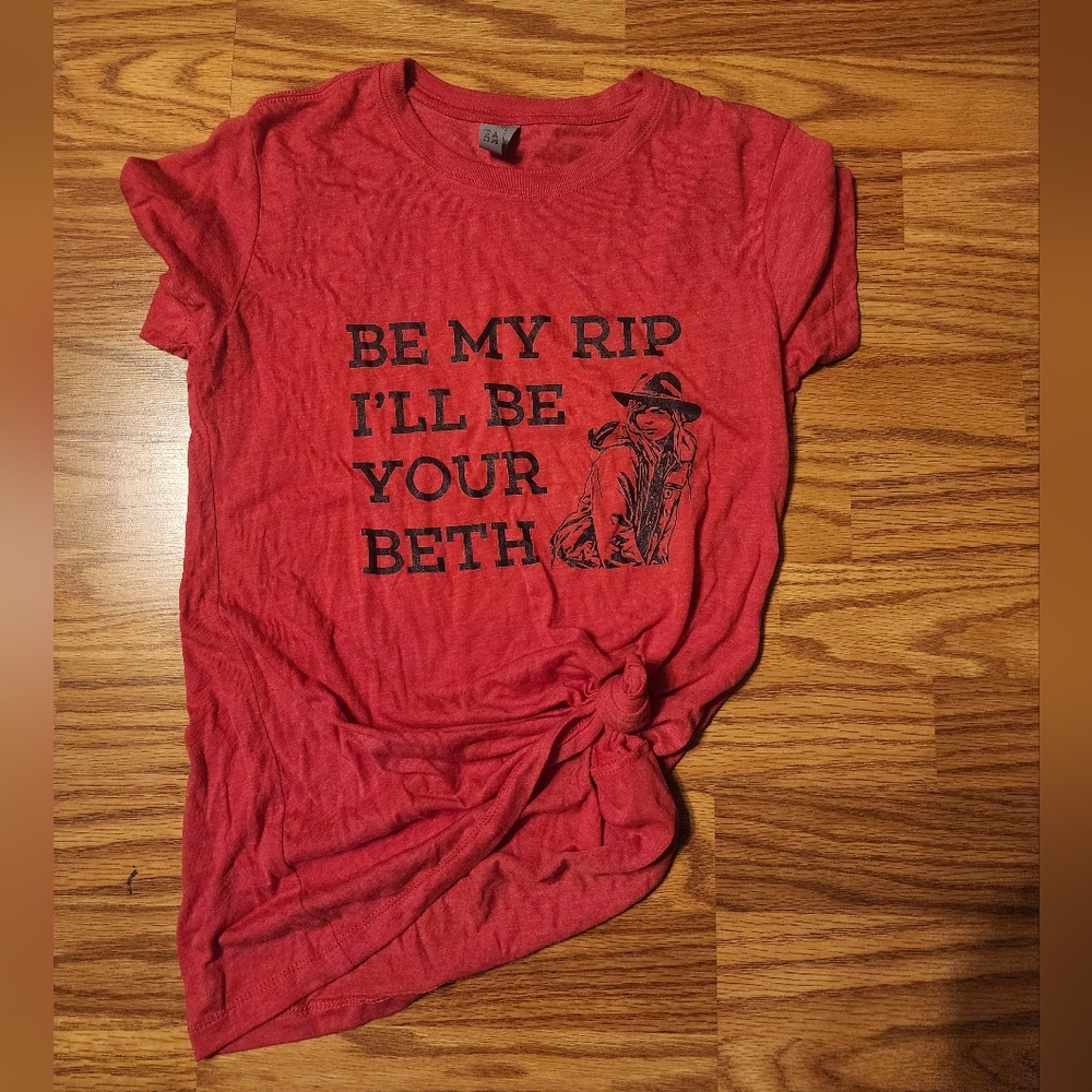 Yellowstone Beth Dutton/RIP red t-shirt. Women's medium. EUC.